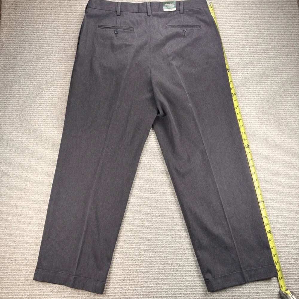 Eddie‎ Bauer Performance Khaki Mens 38x30 Pleated Wrinkle Resistant Classic Fit